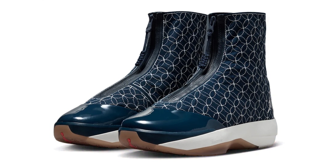Bottes hautes bleues avec motifs géométriques blancs et semelles épaisses.