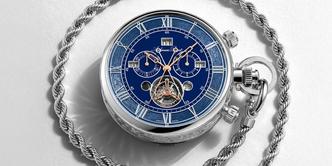Montre de poche complexe avec cadran bleu et chaîne torsadée en argent.