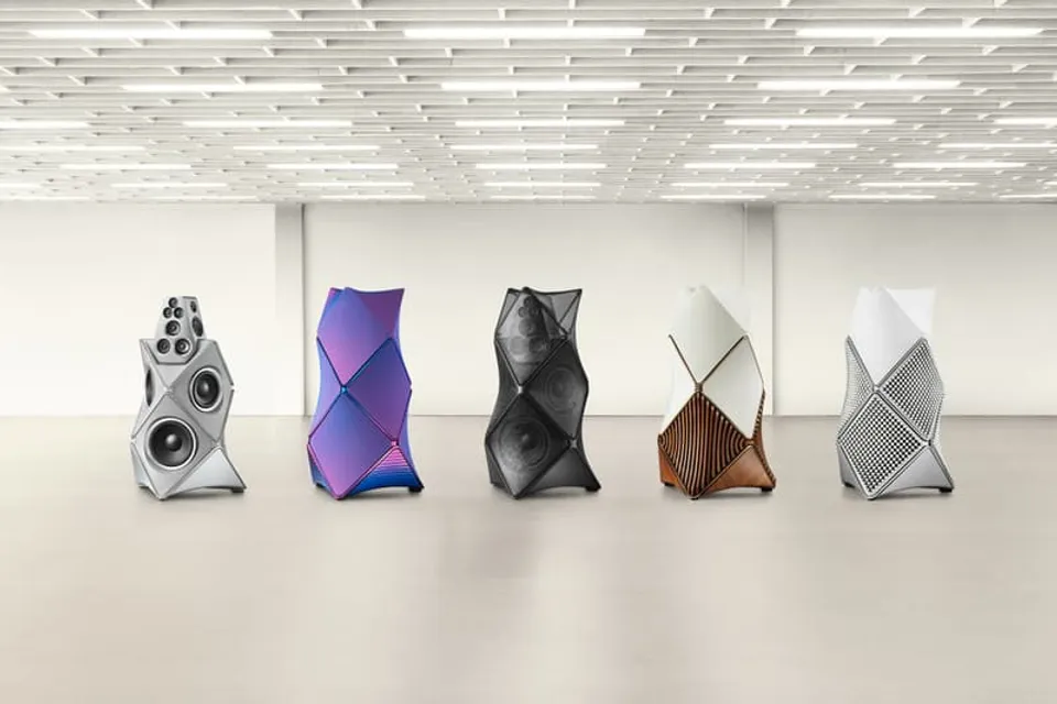 bang-et-olufsen-fete-ses-100-ans-avec-des-enceintes-a-prix-dor-carousel-1.jpg