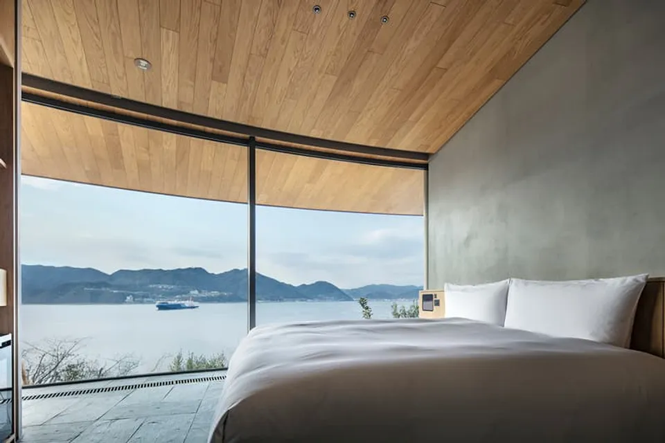 Bjarke Ingels apporte un futurisme audacieux au Japon avec NOT A HOTEL Setouchi