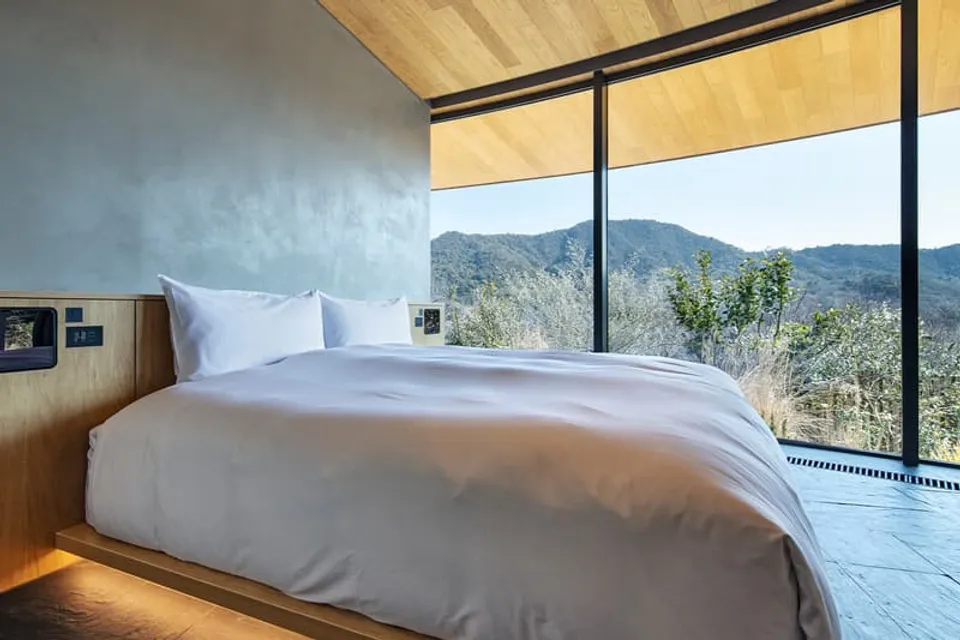 Bjarke Ingels apporte un futurisme audacieux au Japon avec NOT A HOTEL Setouchi