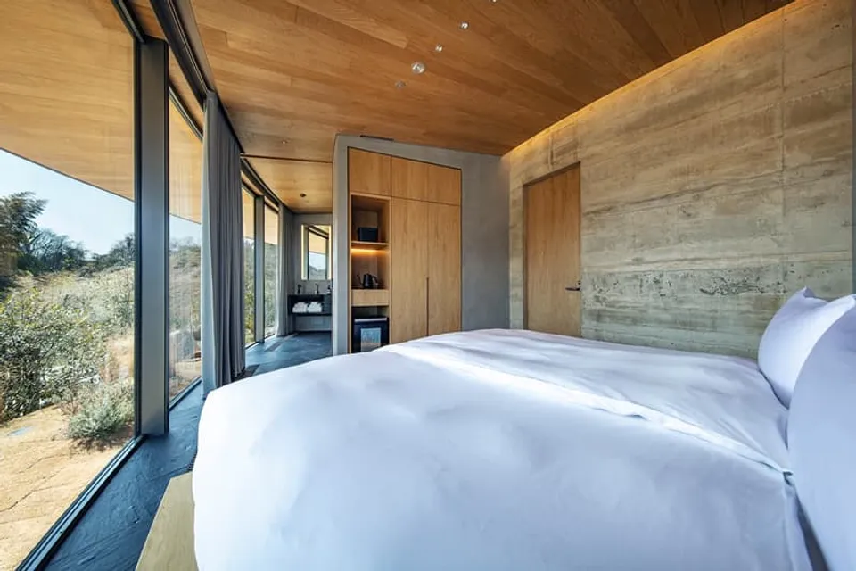 Bjarke Ingels apporte un futurisme audacieux au Japon avec NOT A HOTEL Setouchi