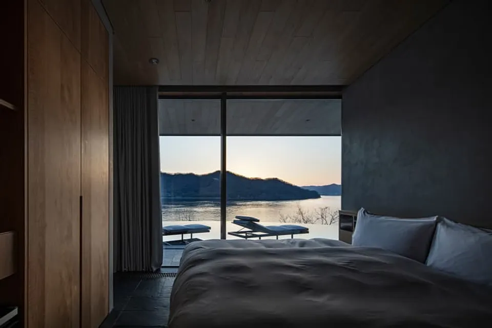 Bjarke Ingels apporte un futurisme audacieux au Japon avec NOT A HOTEL Setouchi