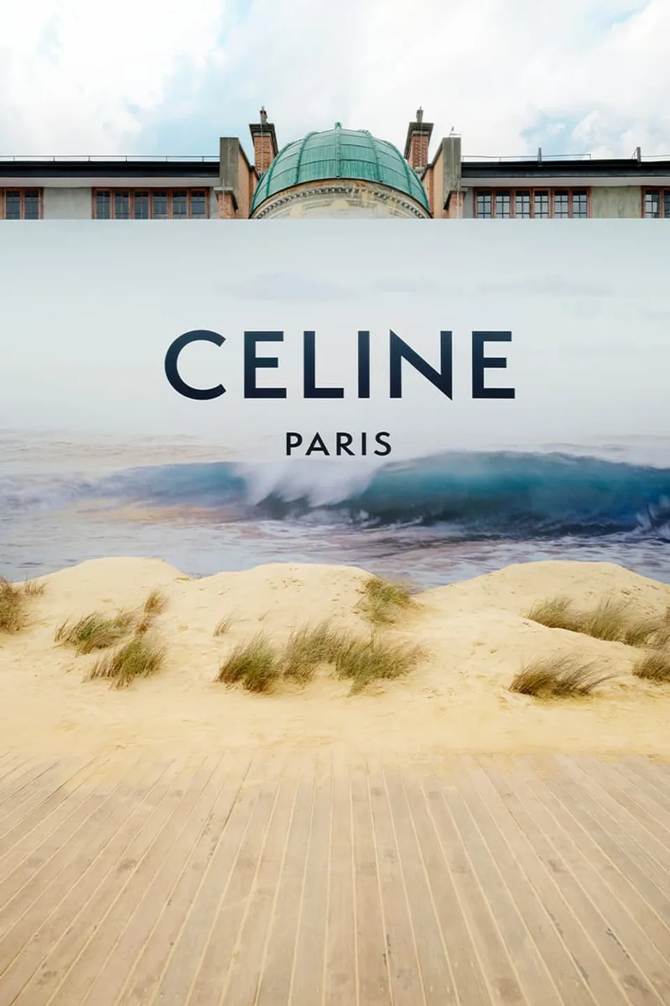celine-transforme-shanghai-en-plage-parisienne-pour-son-pop-up-ete-2026-carousel-1.jpg