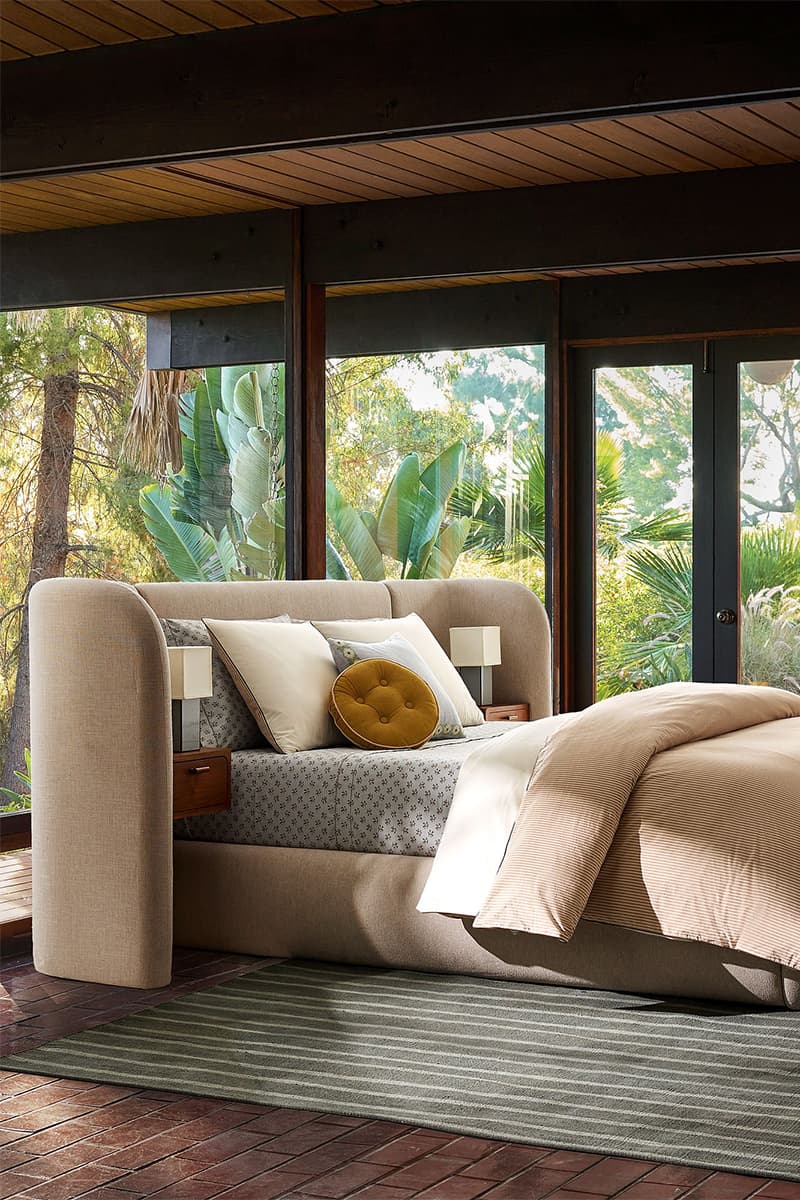 Chambre à coucher moderne avec vue sur jardin tropical