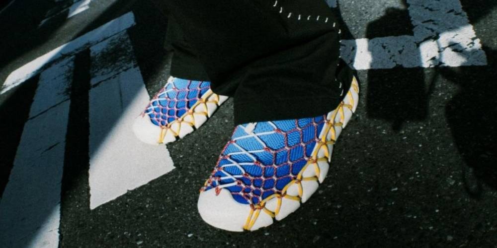 Chaussures colorées avec motif en maille.