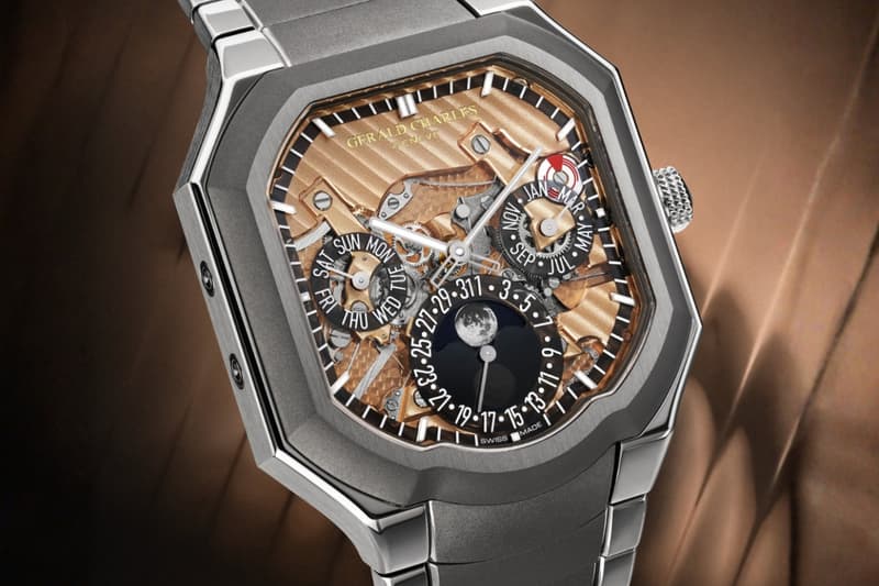 Montre avec cadran complexe et bracelet métallique argenté.