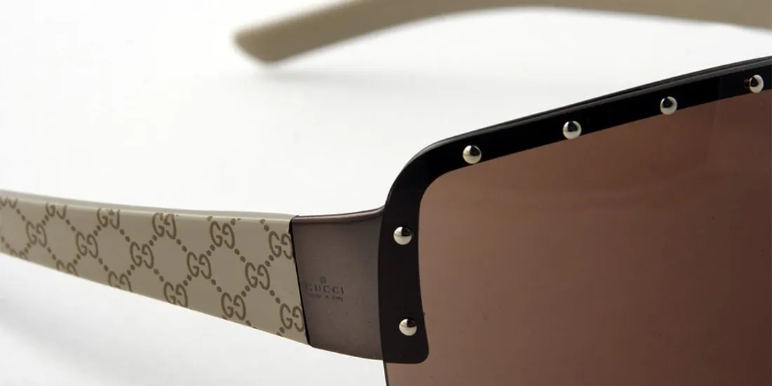 Lunettes de soleil Gucci avec monture beige et verres sombres