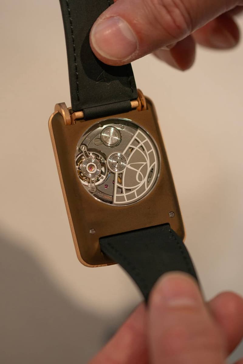 Mouvement mécanique d'une montre, design moderne et sophistiqué.