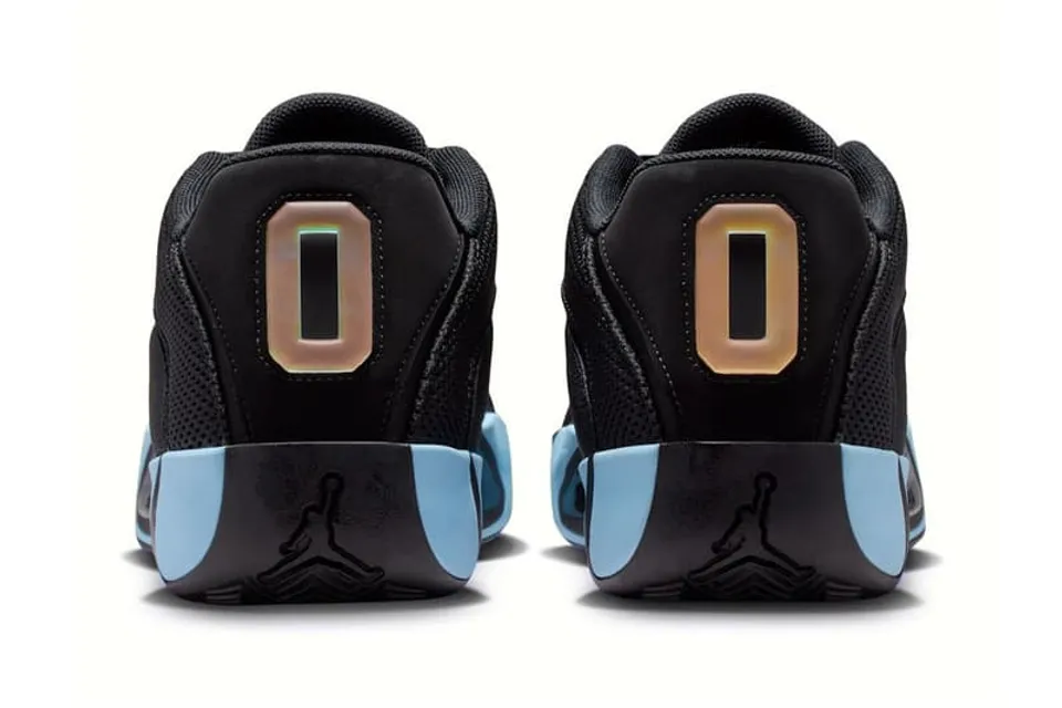 la-jordan-tatum-4-se-refait-une-beaute-en-noirbleu-glace-carousel-5.jpg