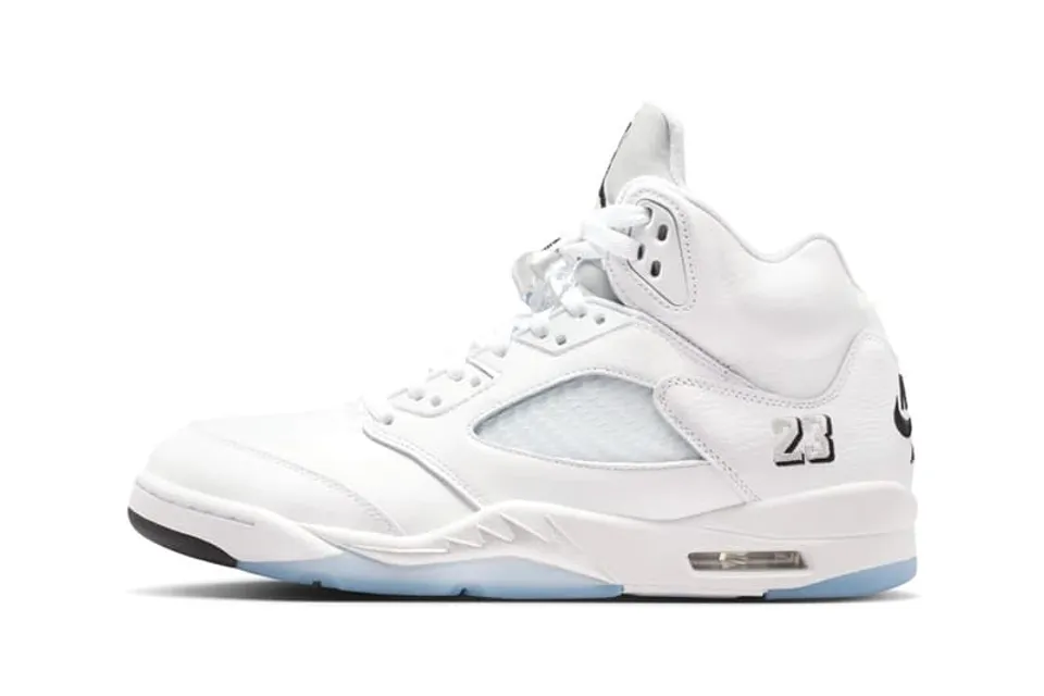 le-retour-annonce-de-la-air-jordan-5-white-metallic-avec-details-initiaux-carousel-1.jpg