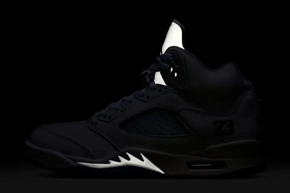 le-retour-annonce-de-la-air-jordan-5-white-metallic-avec-details-initiaux-carousel-9.jpg