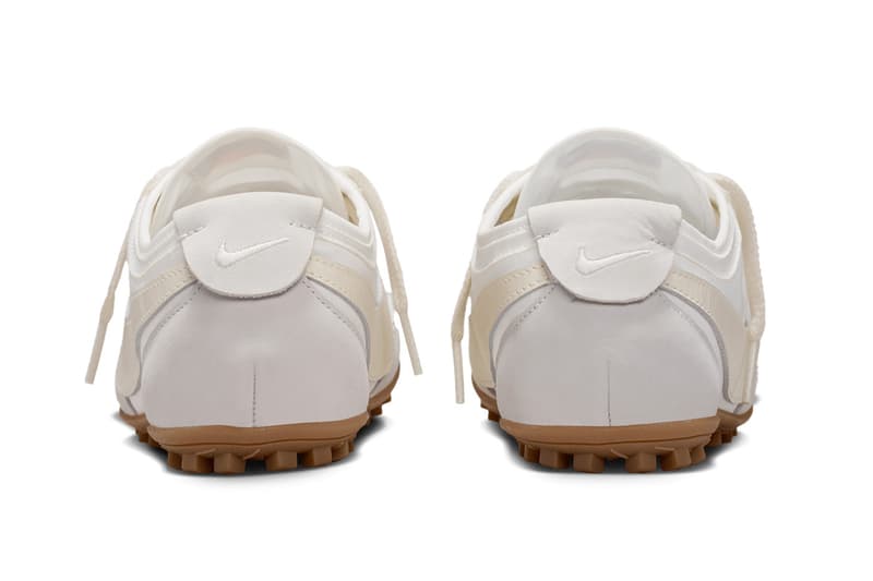 nike-devoile-la-moon-shoe-og-summit-white-carousel-5.jpg