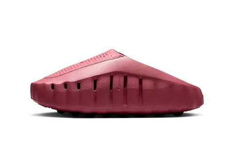 Chaussure rouge futuriste avec semelle côtelée