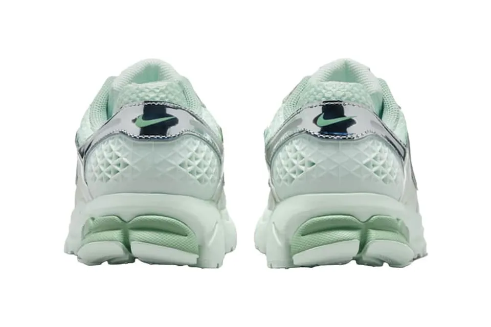nike-presente-la-zoom-vomero-5-dans-une-version-barely-green-carousel-4.jpg