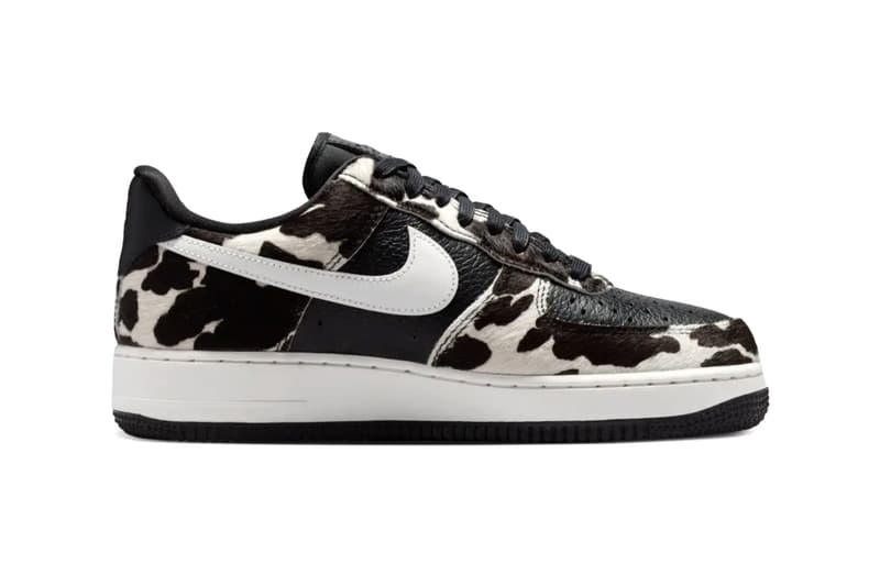 Chaussure basse avec motif vache noir et blanc et logo Nike.