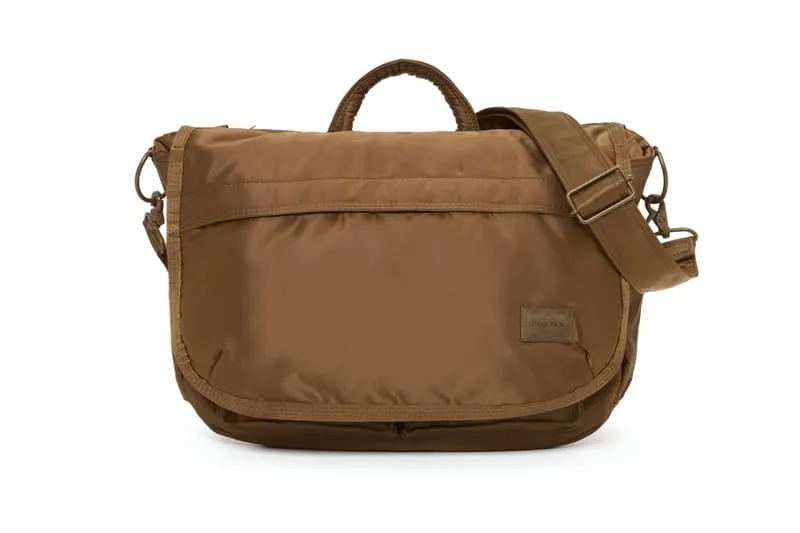 Sacoche marron avec bandoulière et poignée supérieure