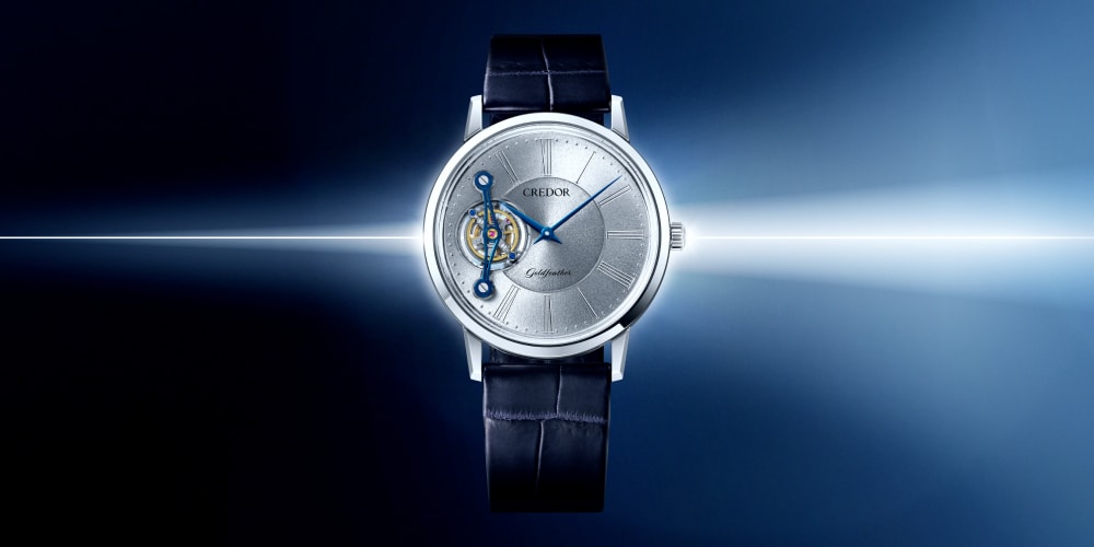 Montre en cuir noir CREDOR avec cadran argenté et mécanisme visible