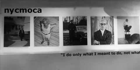 Montage de photos noir et blanc avec texte, nycmoca.