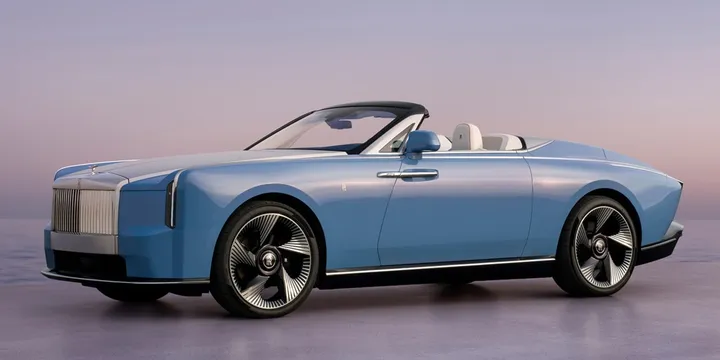 Voiture décapotable bleue de luxe sur fond de ciel pastel