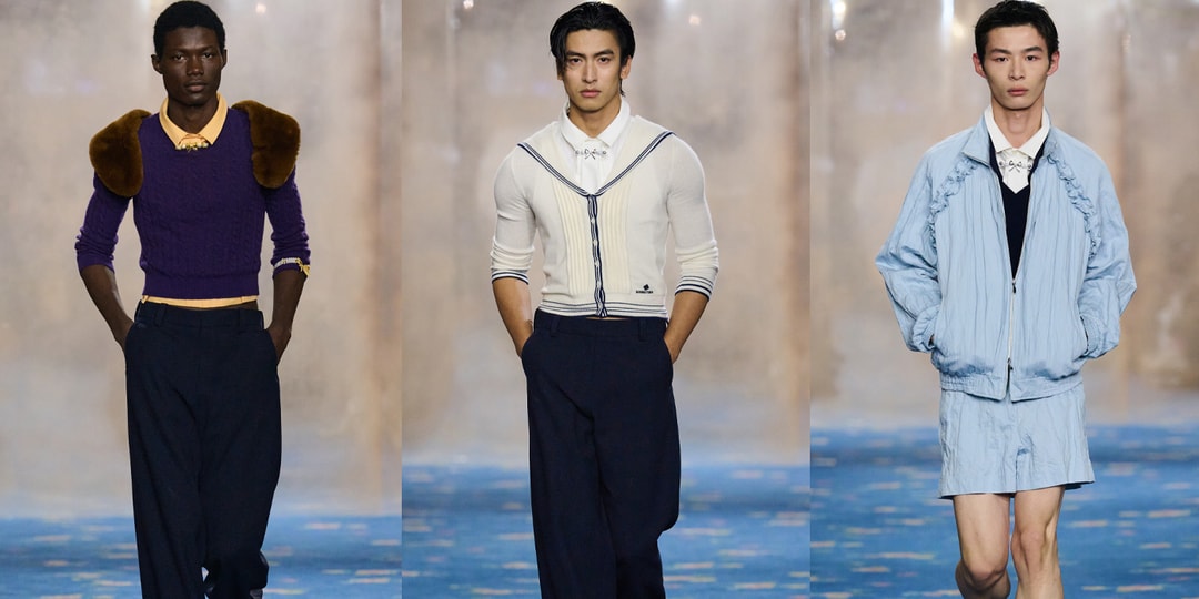 Trois mannequins défilent sur un podium avec la mode masculine moderne.