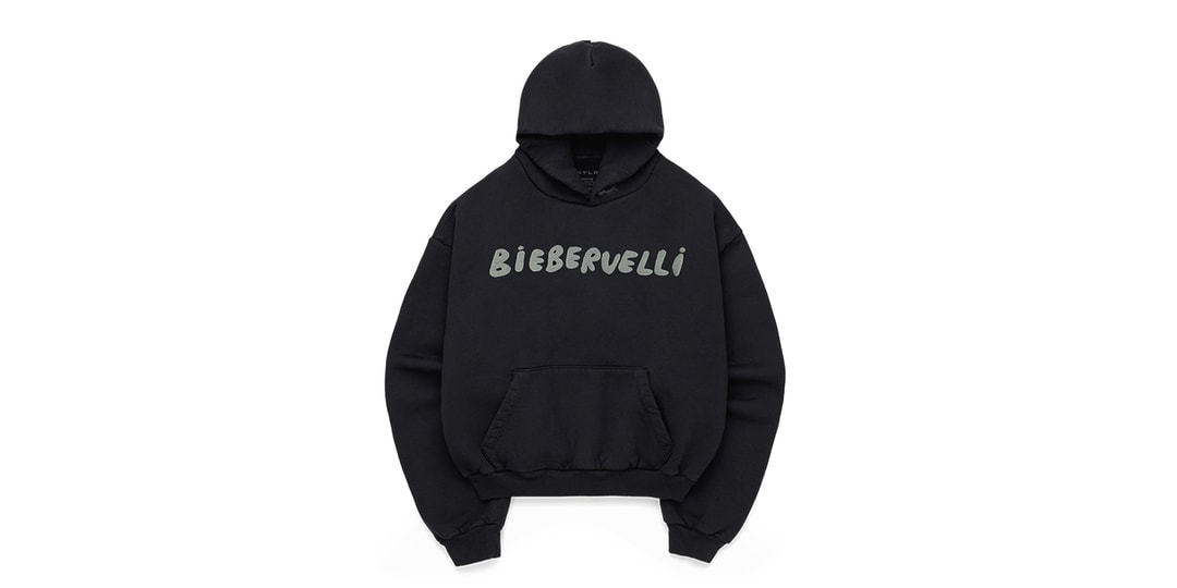 Sweat à capuche noir avec texte 'Biebervelli' sur le devant.