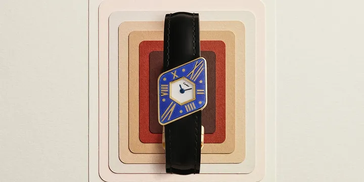 Montre déformée sur papier dégradé, design unique.