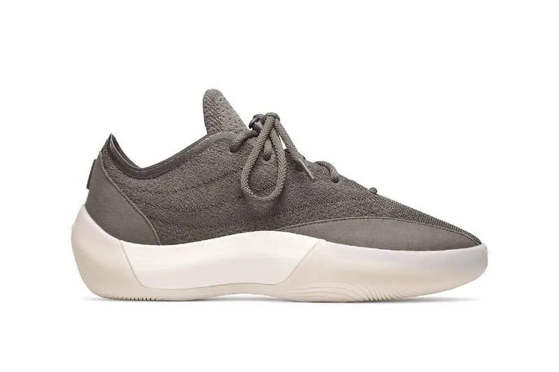 adidas-fear-of-god-la-couleur-cinder-debarque/carousel-1.jpg