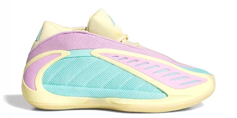 Baskets multicolores pastel avec motifs uniques et moderne design.