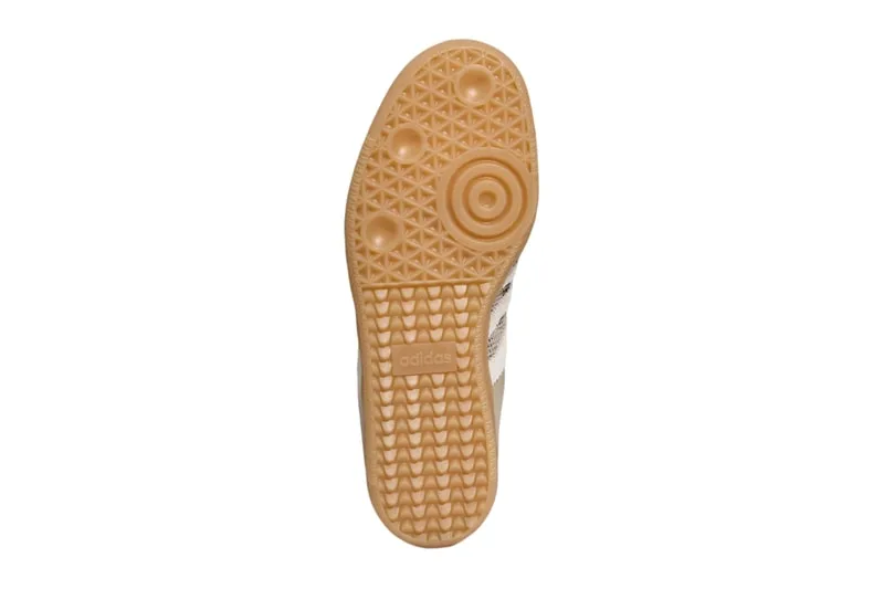 adidas-samba-mule-une-transformation-estivale-audacieuse/carousel-9.jpg