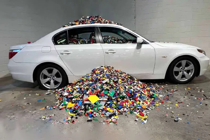 ai-weiwei-presente-sa-bmw-lego-a-paris/carousel-1.jpg