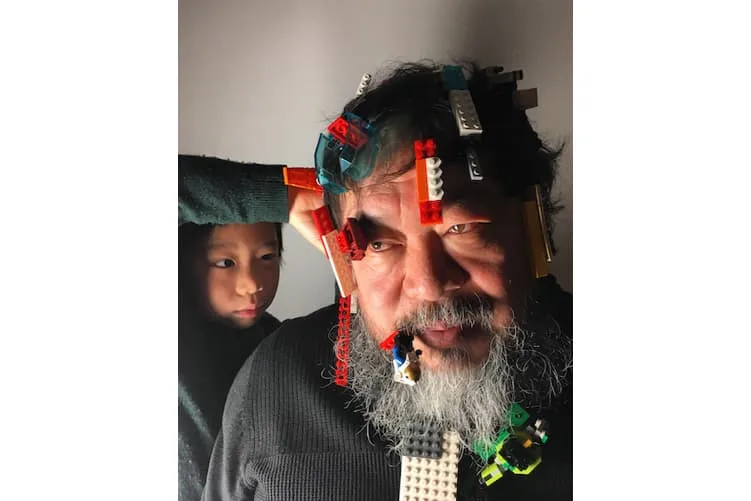 ai-weiwei-presente-sa-bmw-lego-a-paris/carousel-2.jpg