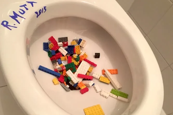 ai-weiwei-presente-sa-bmw-lego-a-paris/carousel-4.jpg