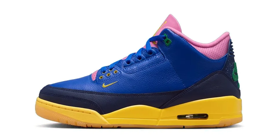 Chaussure bleue et jaune avec détails roses et verts