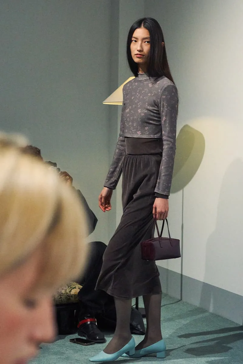 Défilé AMOMENTO automne/hiver 2026 à la Shanghai Fashion Week, marque de mode minimaliste de Séoul, Corée