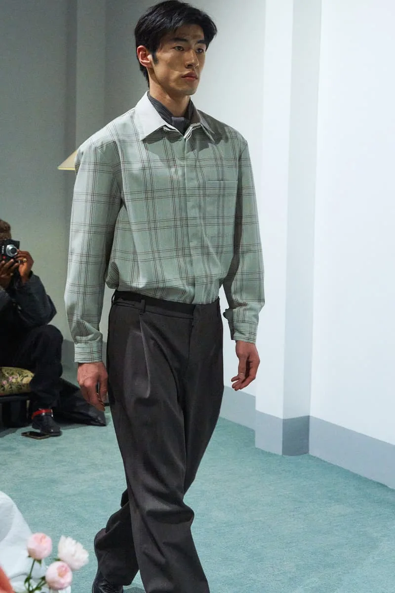 Défilé AMOMENTO automne/hiver 2026 à la Shanghai Fashion Week, marque de mode minimaliste de Séoul, Corée