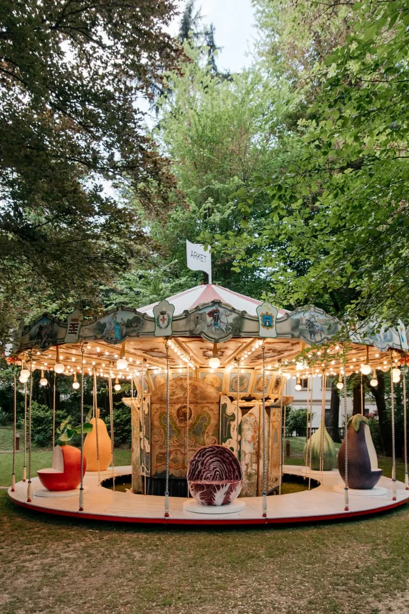 arket-un-carrousel-reinvente-a-milan/carousel-2.jpg