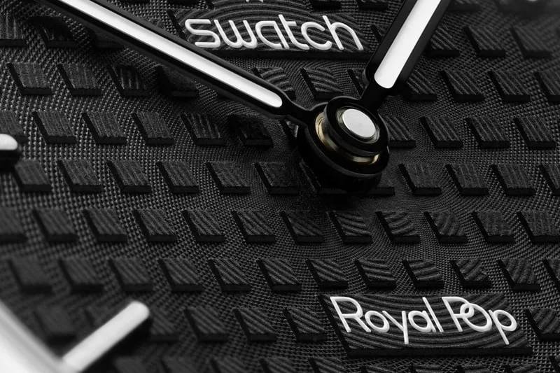 audemars-piguet-x-swatch-la-montre-de-poche-royal-pop/carousel-11.jpg
