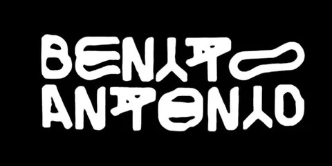 Texte graphique blanc sur fond noir formant des mots déformés.
