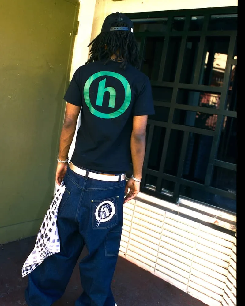 bape-et-hiddenny-une-collaboration-audacieuse/carousel-4.jpg