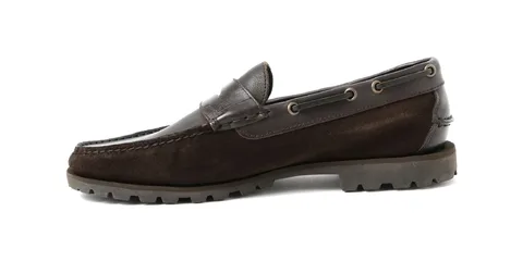 Chaussure en cuir marron avec semelle robuste, vue latérale