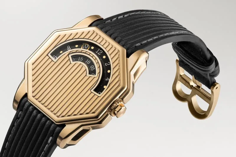 Montre en or design unique avec bracelet noir