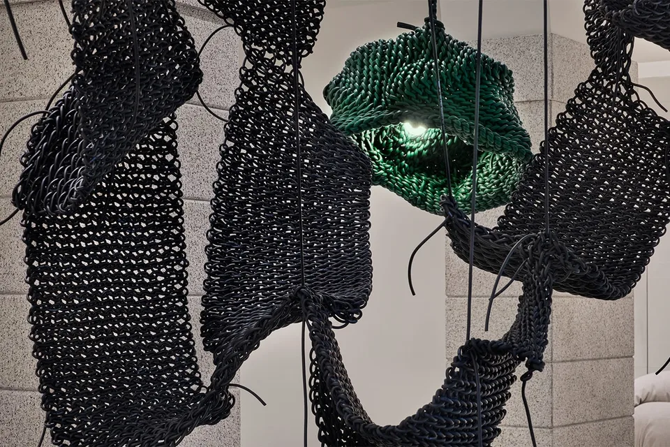 bottega-veneta-et-kwangho-lee-une-collaboration-lumineuse/carousel-5.jpg