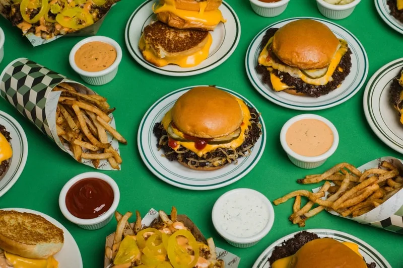 burger-she-wrote-un-nouveau-chapitre-a-sherman-oaks/carousel-1.jpg