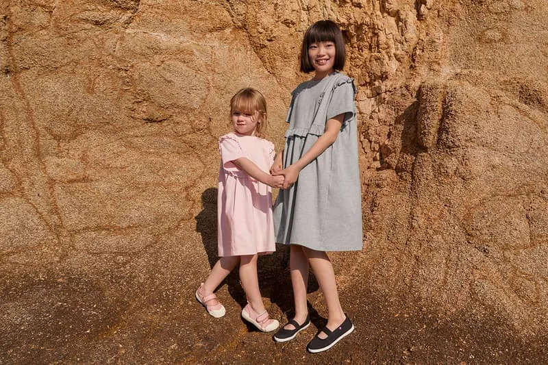 cecilie-bahnsen-sallie-a-uniqlo-pour-lete-2026/carousel-12.jpg