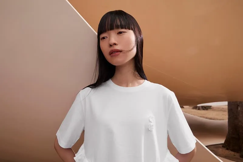 cecilie-bahnsen-sallie-a-uniqlo-pour-lete-2026/carousel-6.jpg