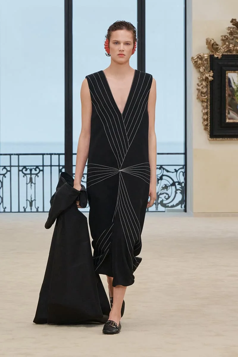 chanel-retrouve-ses-racines-a-biarritz-avec-matthieu-blazy/carousel-1.jpg