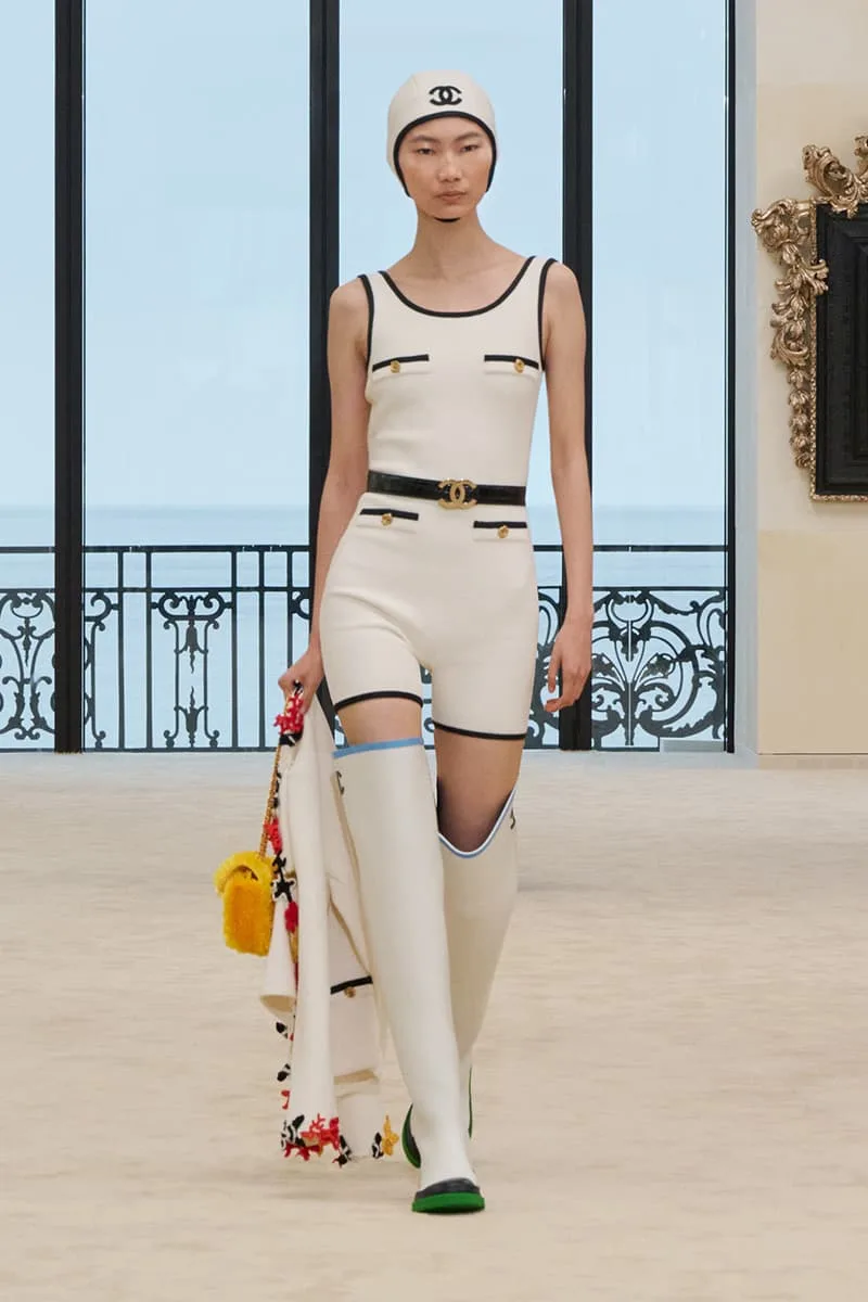 chanel-retrouve-ses-racines-a-biarritz-avec-matthieu-blazy/carousel-12.jpg