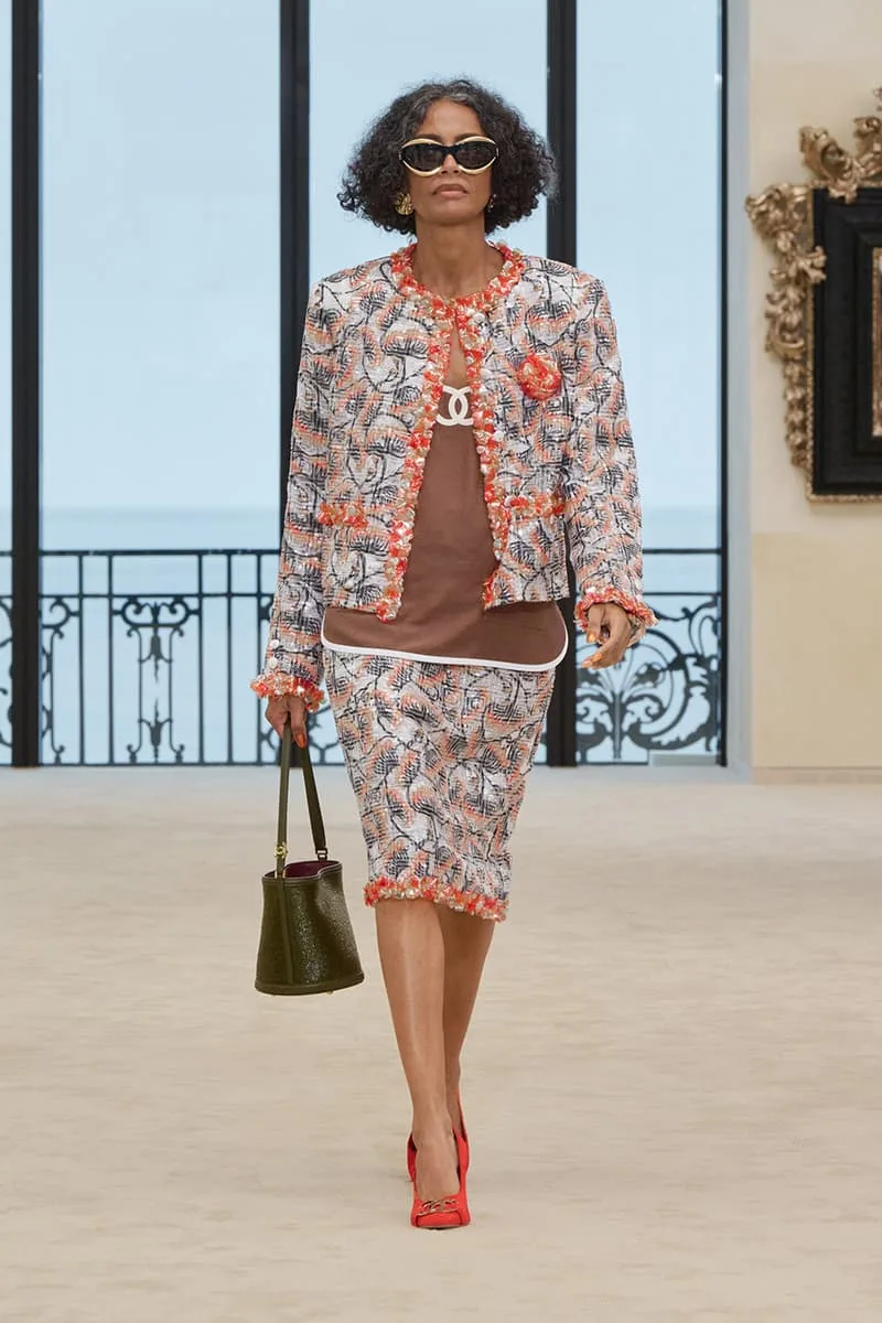 chanel-retrouve-ses-racines-a-biarritz-avec-matthieu-blazy/carousel-6.jpg