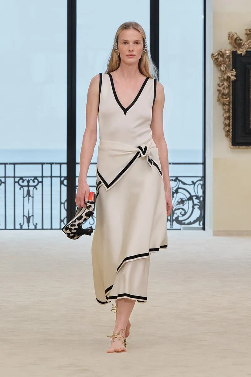 chanel-retrouve-ses-racines-a-biarritz-avec-matthieu-blazy/carousel-7.jpg